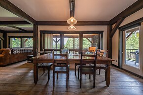 Chateau Fortine Retreat for 6!