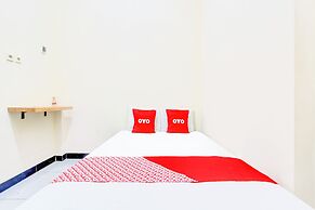 OYO 94124 Ekslusive Double'n