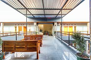 OYO 94124 Ekslusive Double'n