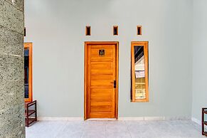 OYO 94124 Ekslusive Double'n