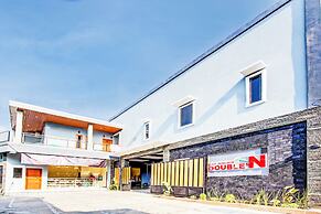 OYO 94124 Ekslusive Double'n