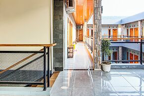 OYO 94124 Ekslusive Double'n