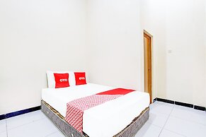 OYO 94124 Ekslusive Double'n