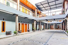 OYO 94124 Ekslusive Double'n