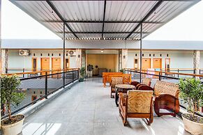 OYO 94124 Ekslusive Double'n