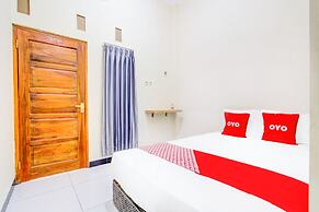 OYO 94124 Ekslusive Double'n