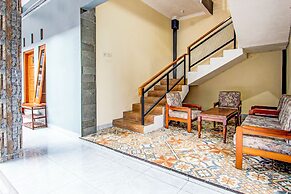 OYO 94124 Ekslusive Double'n