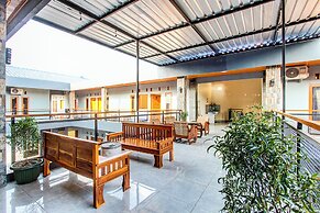 OYO 94124 Ekslusive Double'n