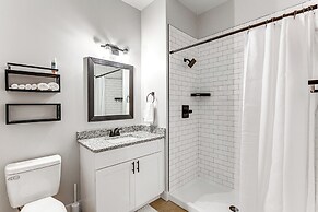 Modern Nashville Condo: 5 Mi to Downtown!