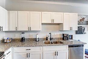 Modern Nashville Condo: 5 Mi to Downtown!
