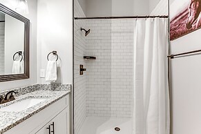 Modern Nashville Condo: 5 Mi to Downtown!