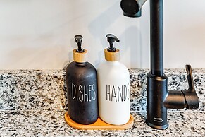 Modern Nashville Condo: 5 Mi to Downtown!