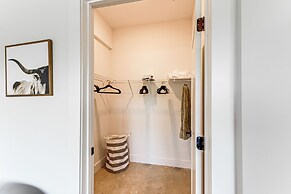 Modern Nashville Condo: 5 Mi to Downtown!