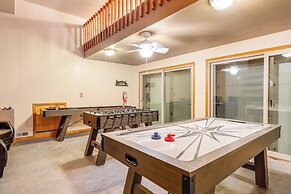 Hot Tub & Game Room: Spacious Big Bear Lake Cabin