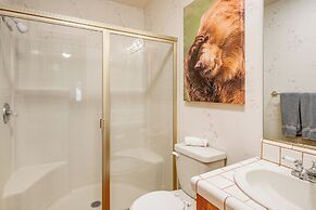 Hot Tub & Game Room: Spacious Big Bear Lake Cabin