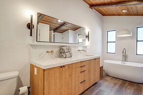 Hot Tub & Game Room: Spacious Big Bear Lake Cabin