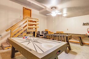 Hot Tub & Game Room: Spacious Big Bear Lake Cabin