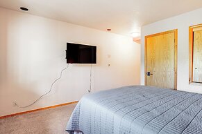 Hot Tub & Game Room: Spacious Big Bear Lake Cabin