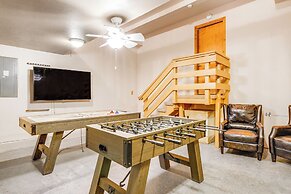 Hot Tub & Game Room: Spacious Big Bear Lake Cabin