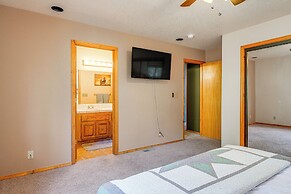 Hot Tub & Game Room: Spacious Big Bear Lake Cabin