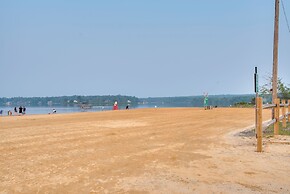 Walk to Towamensing Trails Beach: Home w/ Hot Tub!