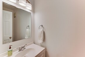 Spacious Home w/ Porch, 4 Mi to Downtown Clemson!