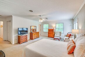 Spacious Home w/ Porch, 4 Mi to Downtown Clemson!