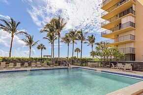 Oceanfront Fort Pierce Condo: Pool & Beach Access!