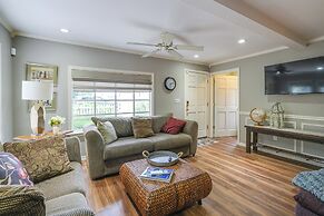 Mt Dora Garden Cottage w/ Patios, Walk to Downtown