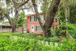 Mt Dora Garden Cottage w/ Patios, Walk to Downtown