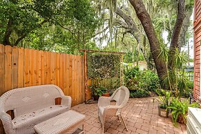 Mt Dora Garden Cottage w/ Patios, Walk to Downtown