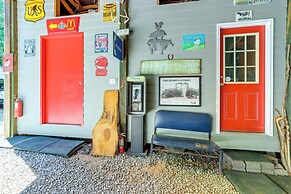 7 Mi to Carters Lake: Cabin w/ Pond & Pedal Boat!