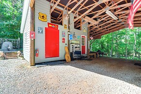 7 Mi to Carters Lake: Cabin w/ Pond & Pedal Boat!