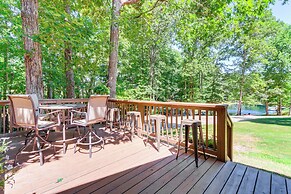 7 Mi to Carters Lake: Cabin w/ Pond & Pedal Boat!