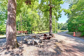 7 Mi to Carters Lake: Cabin w/ Pond & Pedal Boat!