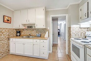 Sunny Warner Robins Home ~ 1 Mi to Robins Afb!