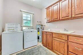 Pet-friendly Vilonia Home w/ Fenced Yard & Grill!