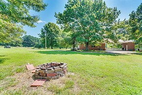 Pet-friendly Vilonia Home w/ Fenced Yard & Grill!
