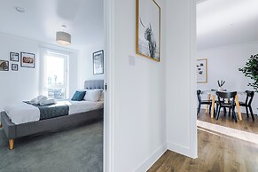 Hilltop Serviced Apartments - Salford