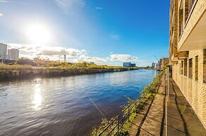 Hilltop Serviced Apartments - Salford