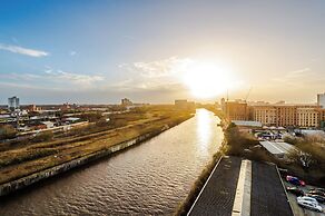 Hilltop Serviced Apartments - Salford