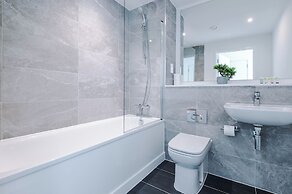 Hilltop Serviced Apartments - Salford