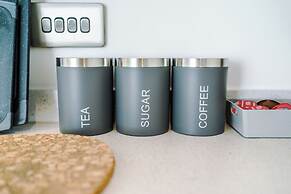 Hilltop Serviced Apartments - Salford