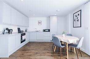 Hilltop Serviced Apartments - Salford