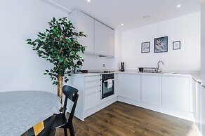 Hilltop Serviced Apartments - Salford