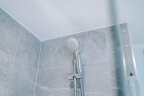 Hilltop Serviced Apartments - Salford