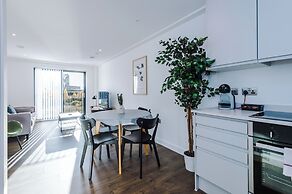 Hilltop Serviced Apartments - Salford