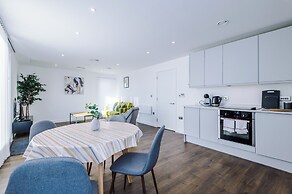 Hilltop Serviced Apartments - Salford