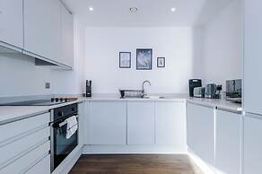Hilltop Serviced Apartments - Salford