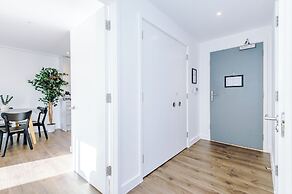 Hilltop Serviced Apartments - Salford